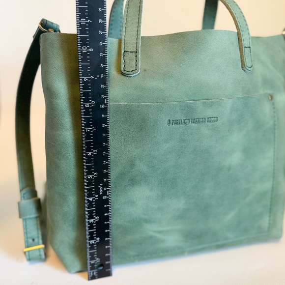 Portland Leather MEDIUM CROSSBODY TOTE Cucumber Green NEW in Box - Picture 6 of 15